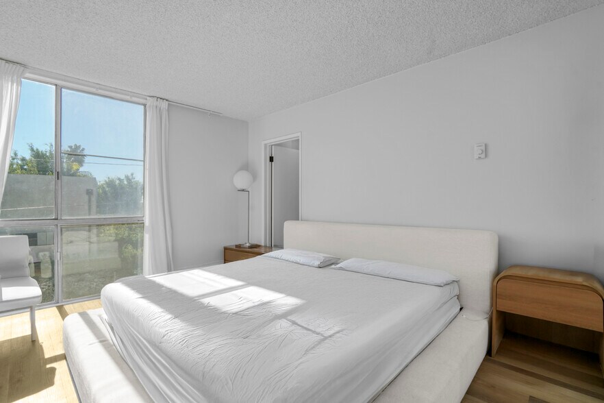 More Photos Of 8011 Romaine St, Los Angeles Apartments For Sale