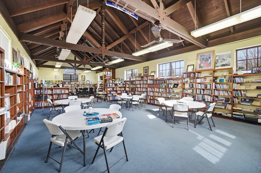 More Photos Of 1703 Dale Rd, Cincinnati Public Library For Sale