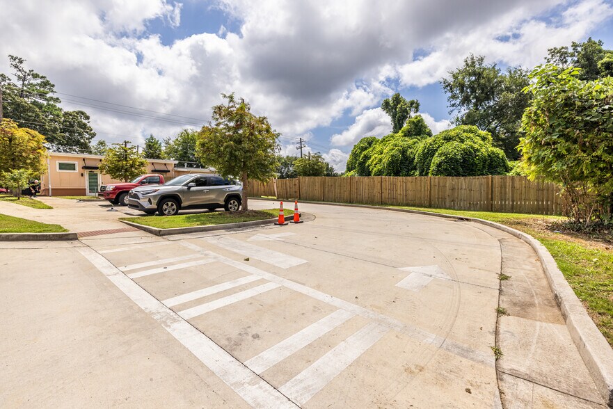 More Photos Of 1651 Pryor Rd SW, Atlanta Loft Creative Space For Sale