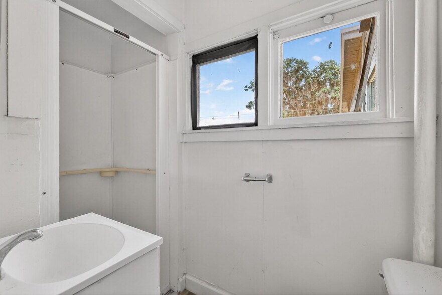 More Photos Of 527 E Lemon Ave, Eustis Apartments For Sale
