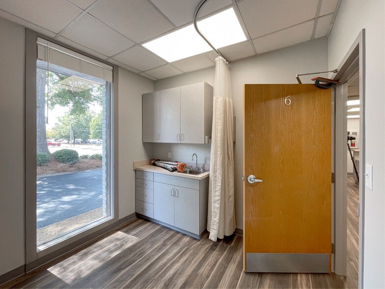 More Photos Of 1968 North Ave, Columbus Medical For Lease