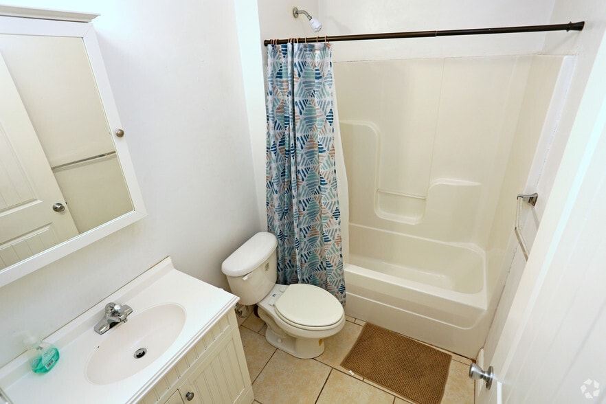 More Photos Of 1602 Airport Dr, Tallahassee Apartments For Sale