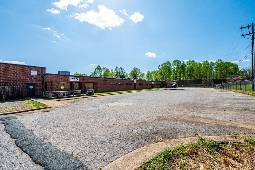 More Photos Of 106 Somerset Dr, Conover Manufacturing For Lease