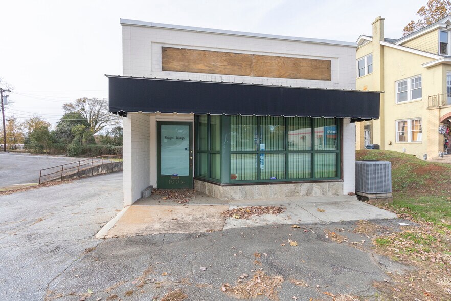 More Photos Of 1005 N Main St, Anderson Freestanding For Lease