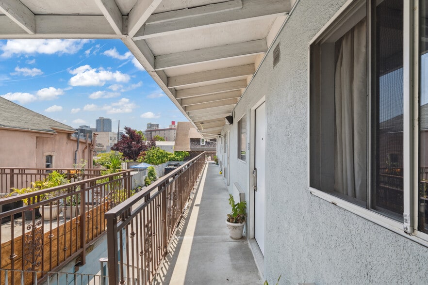 More Photos Of 839 Isabella St, Oakland Hotel For Sale