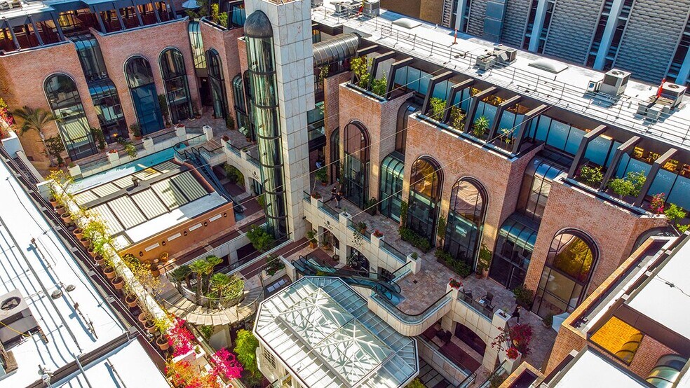 More Photos Of 413-445 N Rodeo Dr, Beverly Hills Storefront Retail Office For Lease
