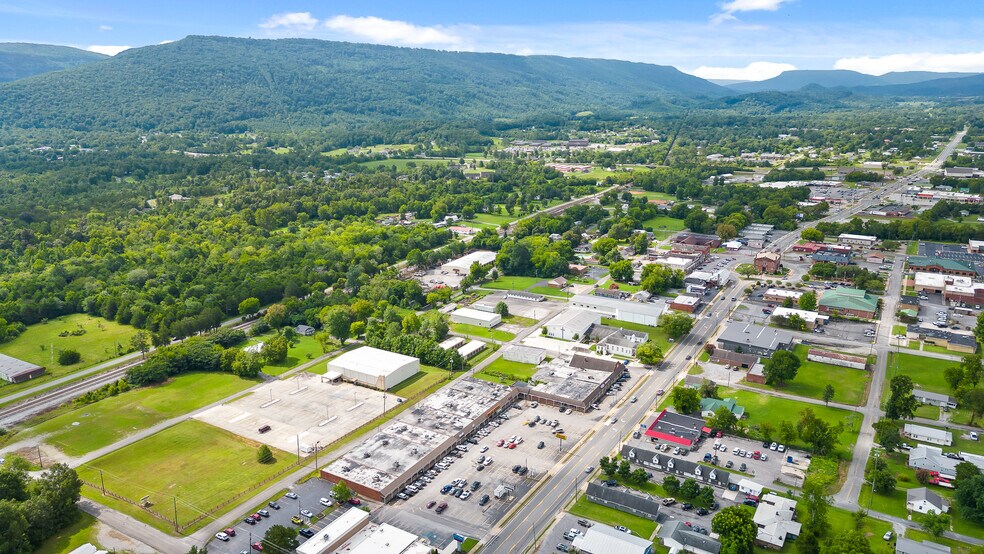 More Photos Of 152 N Main St, Trenton General Retail For Sale