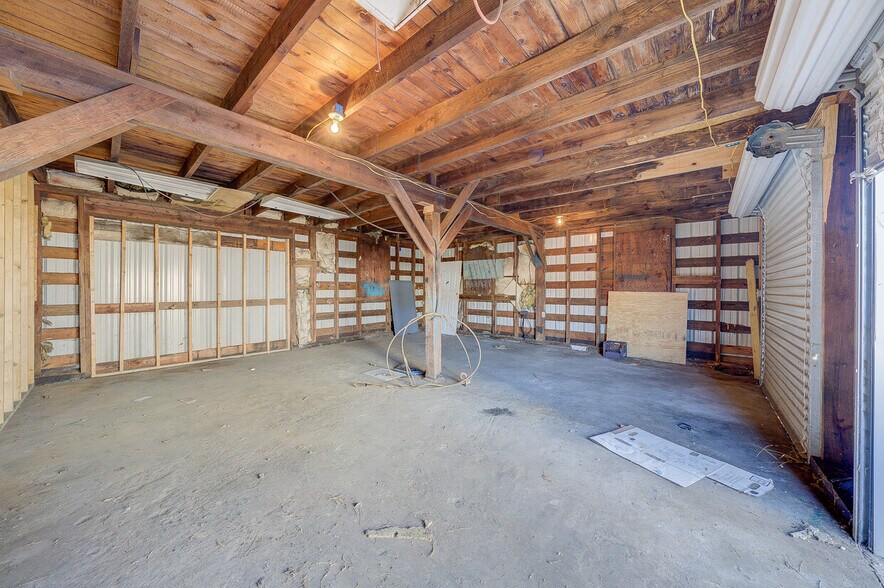 More Photos Of 2936 W Main St, Salem Office For Lease