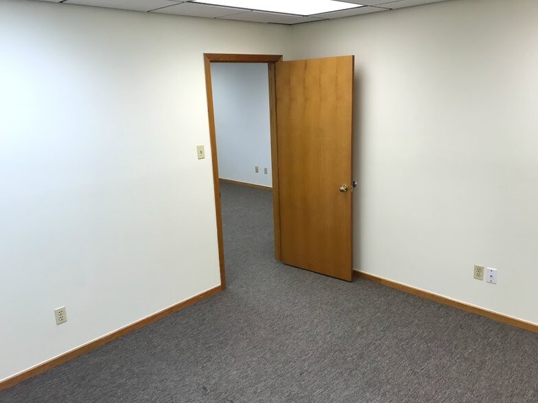 More Photos Of 3768 Norwood Dr, Littleton Warehouse For Lease