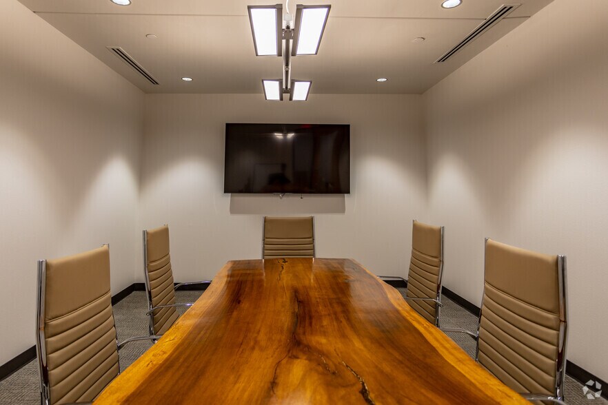 More Photos Of 8940 Fourwinds Dr, San Antonio Medical For Lease