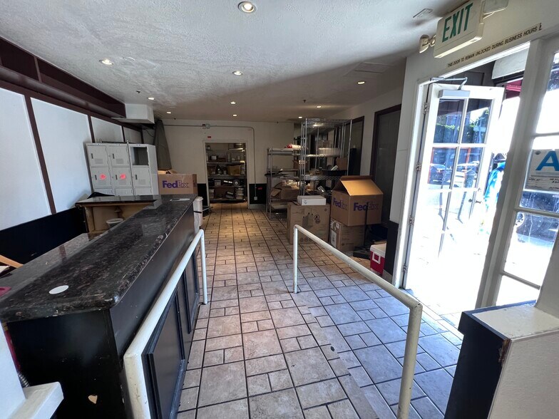 More Photos Of 10975 Weyburn Ave, Los Angeles Restaurant For Lease
