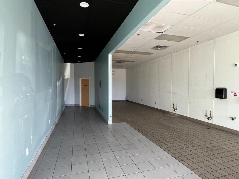 More Photos Of 400 5th St W, Northfield General Retail For Lease