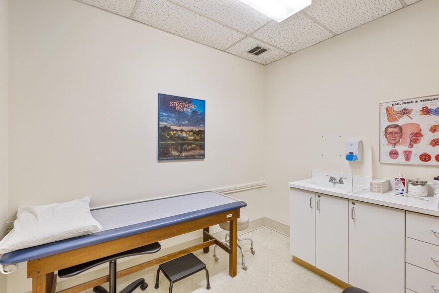 More Photos Of 17770 Mack Ave, Grosse Pointe Medical For Lease