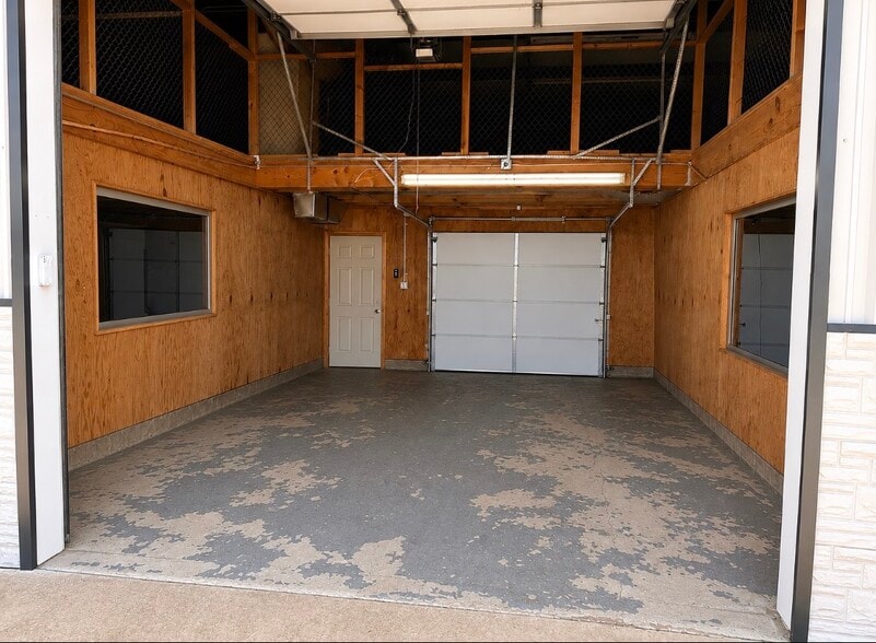 More Photos Of 2224 NW 32nd St, Newcastle Warehouse For Lease