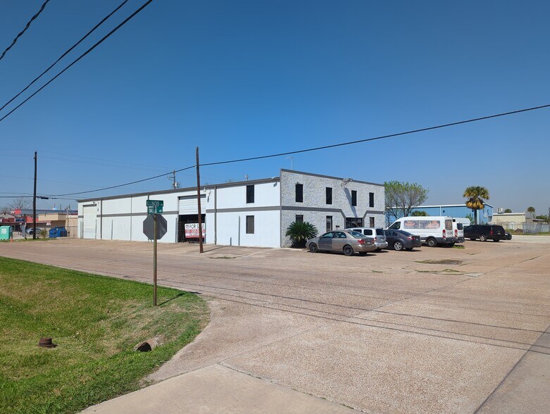 More Photos Of 513 Illinois St, South Houston Industrial For Sale