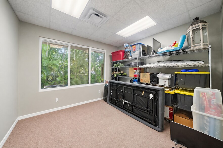More Photos Of 202 N Rhodes Ave, Sarasota Office For Sale