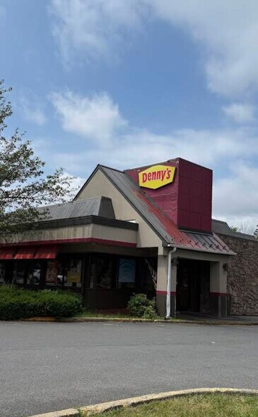 More Photos Of 60 Nott Ter, Schenectady Restaurant For Lease