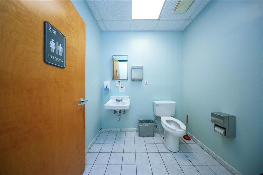 More Photos Of 8710 5th Ave, Brooklyn Medical For Lease