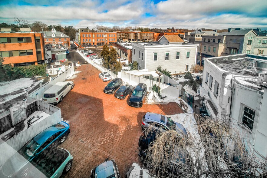 More Photos Of 80 Main St, New Canaan Storefront For Lease