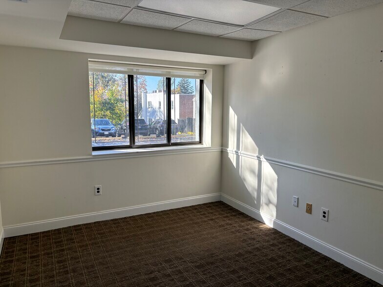 More Photos Of 52 Elm St, Huntington Medical For Lease
