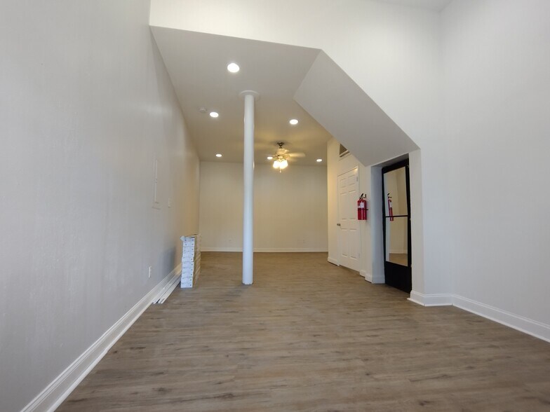 More Photos Of 4359-4363 N 9th St, Philadelphia Storefront Retail Office For Lease