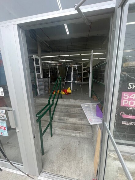 More Photos Of 18 Bay St, Brooklyn Light Manufacturing For Lease