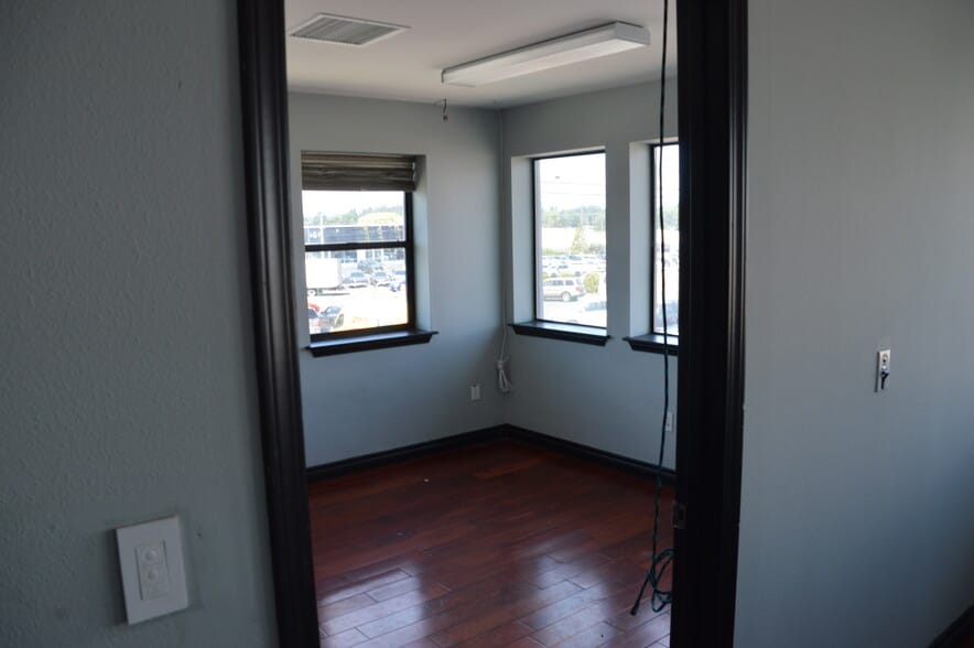 More Photos Of 3502 S 74th St, Tacoma Storefront Retail Office For Lease