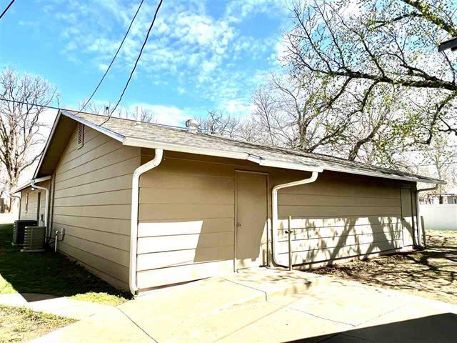 More Photos Of 206 N 2nd St, Tonkawa Religious Facility For Sale