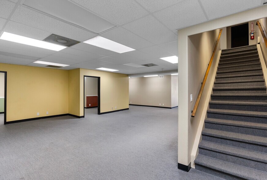 More Photos Of 410 W J St, Tehachapi Light Manufacturing For Sale