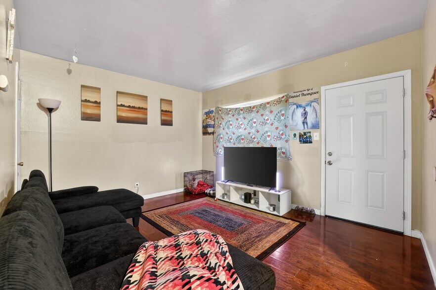 More Photos Of 618-631 Plaza Ave, Sacramento Apartments For Sale