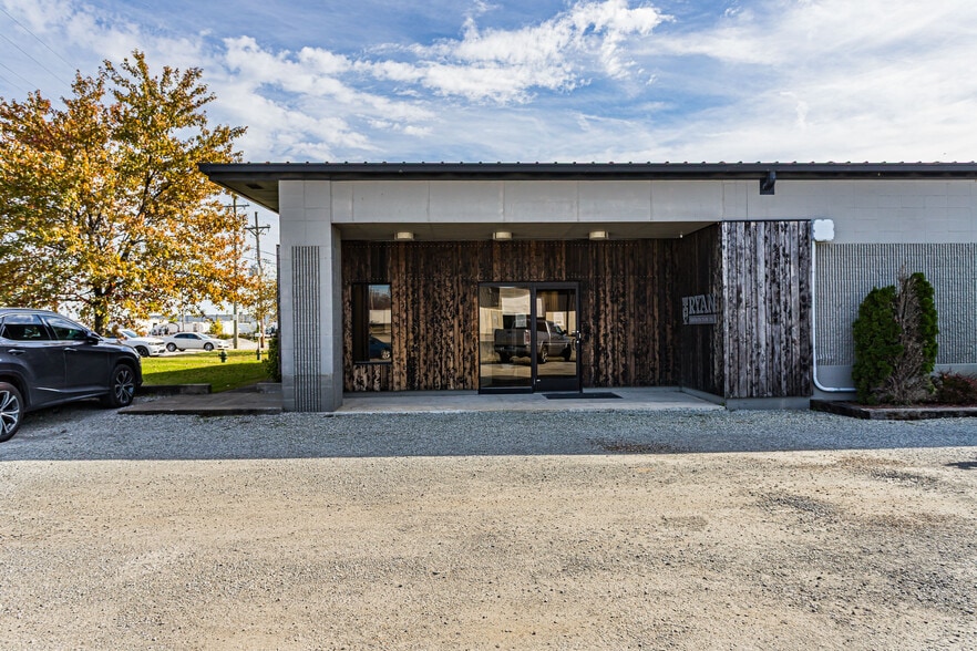 Primary Photo Of 450 Downes Ter, Louisville Warehouse For Sale