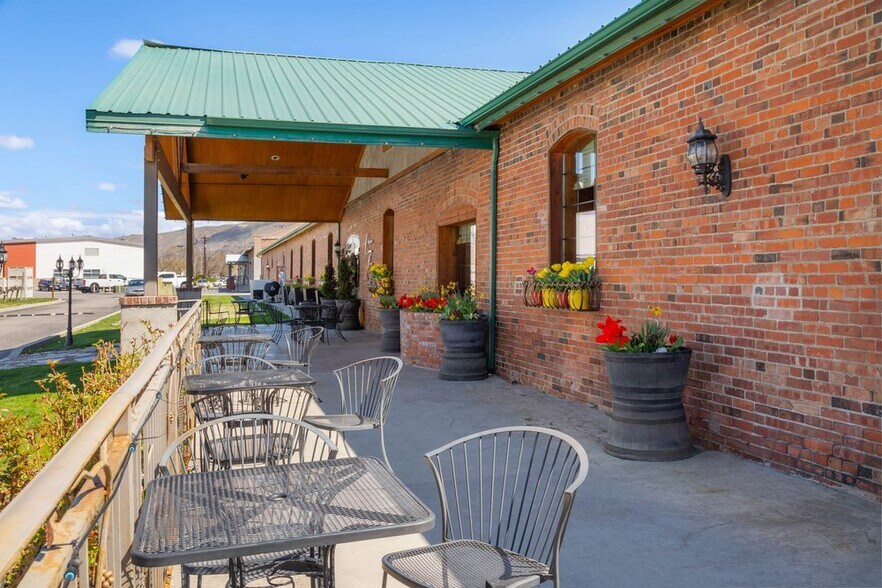 More Photos Of 1 Vineyard Way, Wenatchee Winery Vineyard For Sale