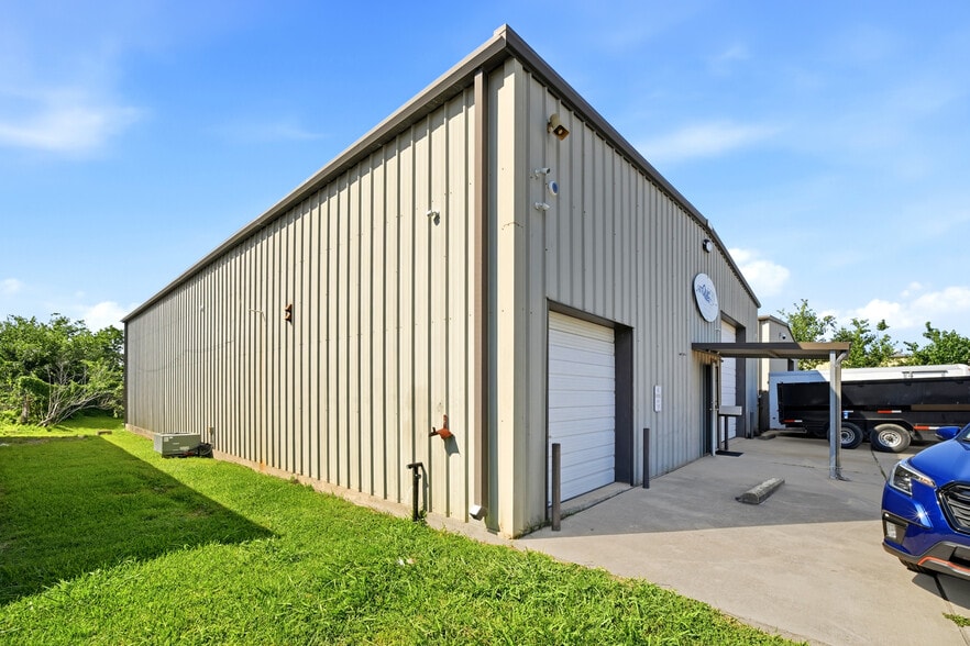More Photos Of 1309 Illinois Ave, South Houston Warehouse For Sale