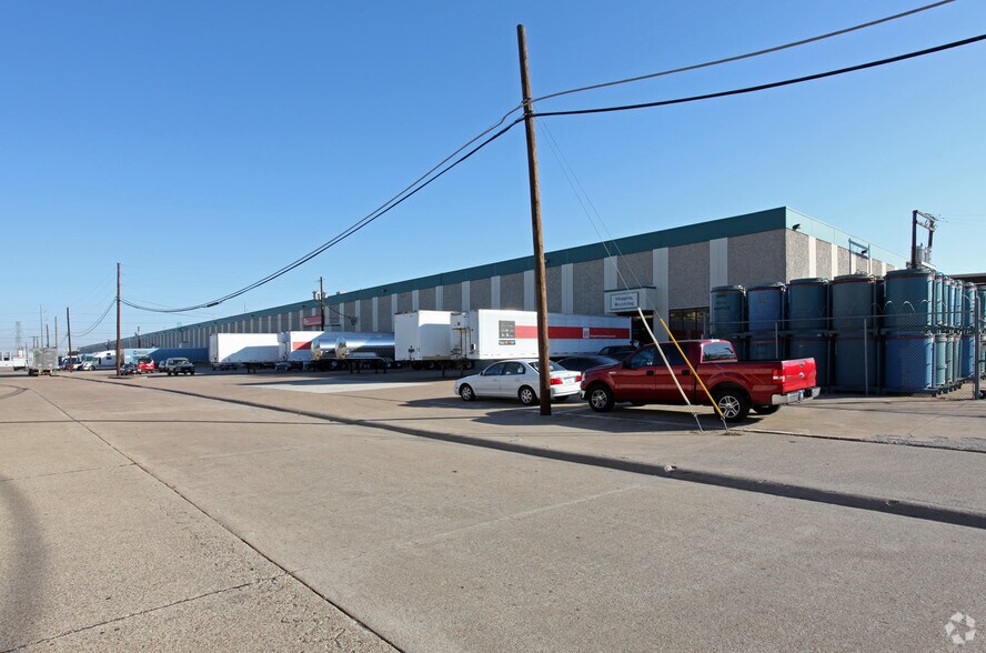 Primary Photo Of 12002-12118 Corporate Dr, Dallas Distribution For Lease