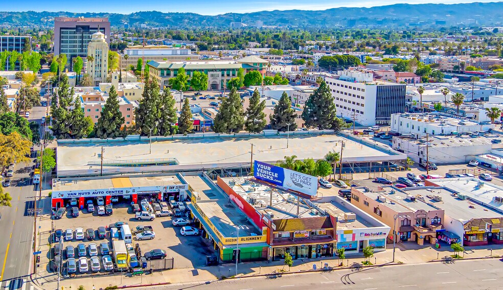 More Photos Of 14416 Victory Blvd, Van Nuys Office For Sale