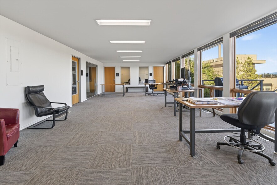 More Photos Of 4540 SW Kelly Ave, Portland Office For Sale