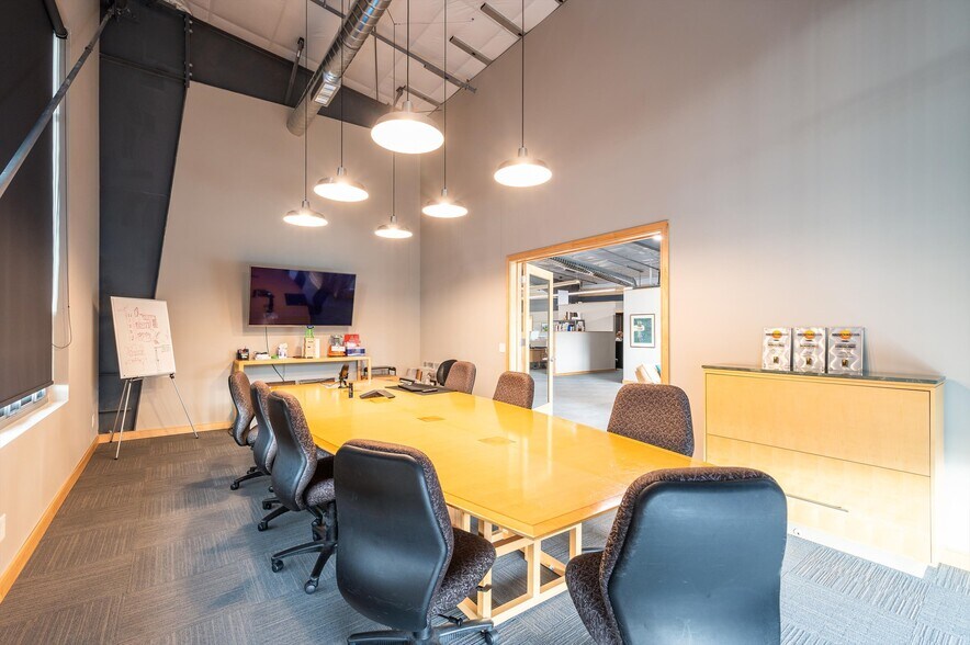 More Photos Of 913 Squalicum Way, Bellingham Distribution For Lease