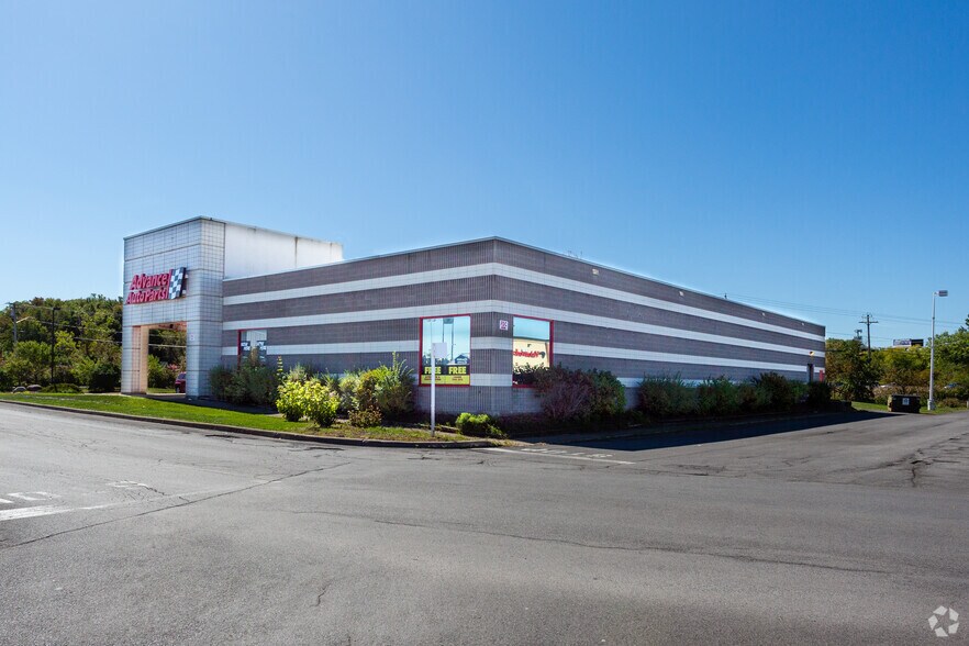 More Photos Of 5633 E Circle Dr, Cicero Freestanding For Sale