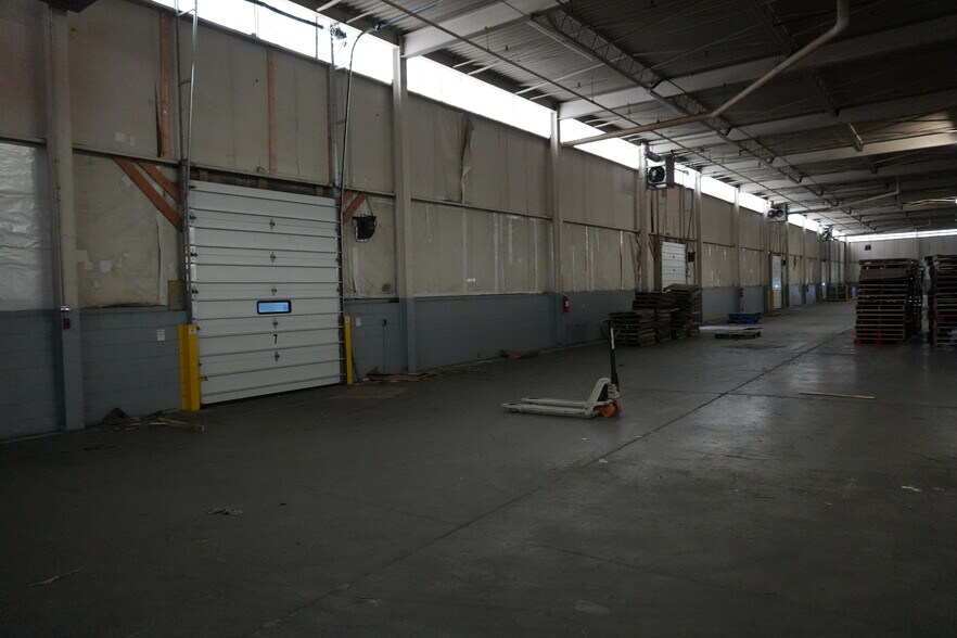 More Photos Of 2301 Virginia Ave, Culloden Warehouse For Lease