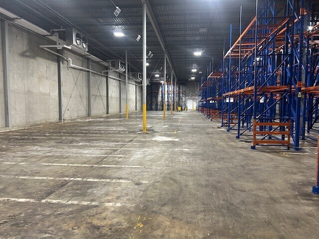 More Photos Of 1303 W Oakridge Dr, Albany Warehouse For Lease