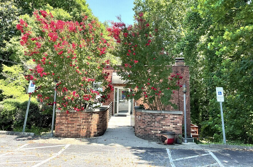 Primary Photo Of 3713 Richfield Rd, Greensboro Religious Facility For Lease
