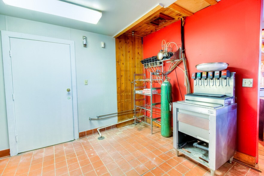 More Photos Of 2214 Mangum Rd, Houston Storefront Retail Office For Lease