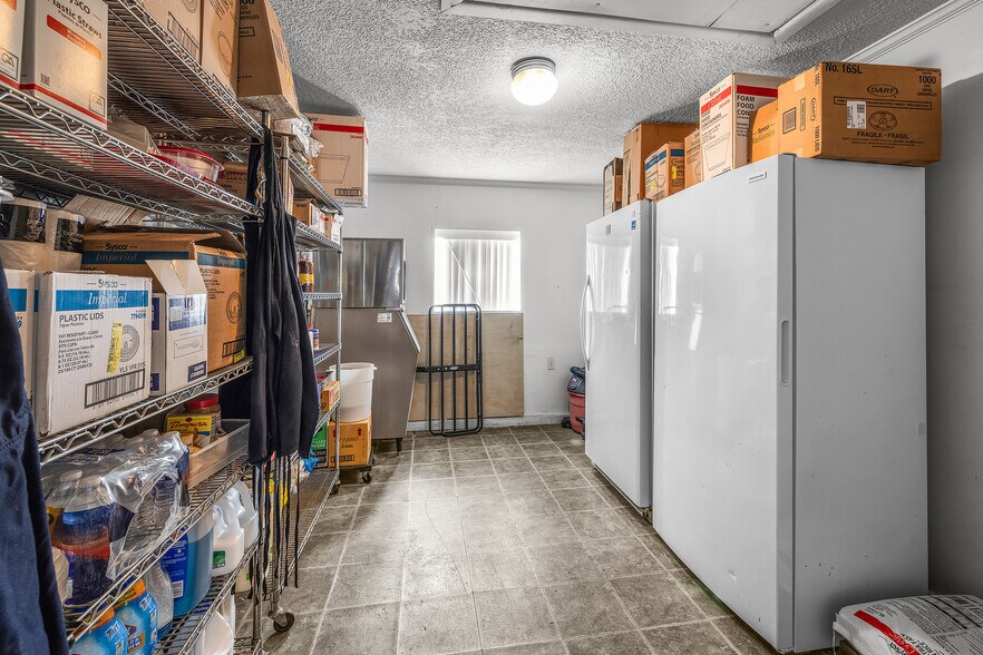 More Photos Of 697 W Cherry St, Jesup Restaurant For Sale