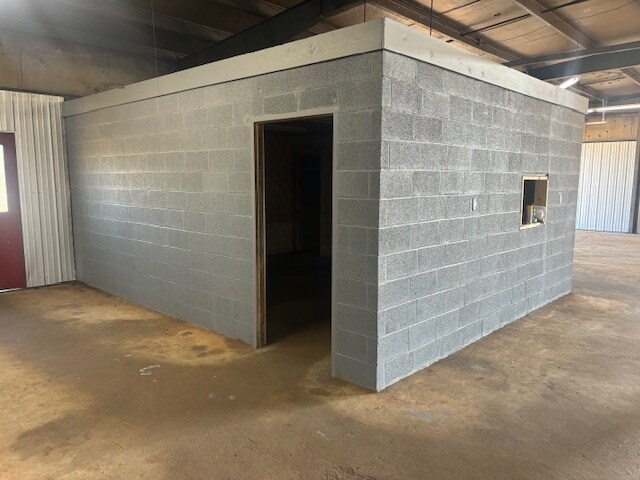 More Photos Of 3651 Eastend Dr, Humboldt Light Manufacturing For Lease