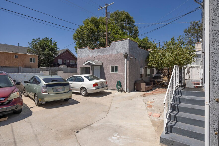 More Photos Of 2211 S Bronson Ave, Los Angeles Apartments For Sale