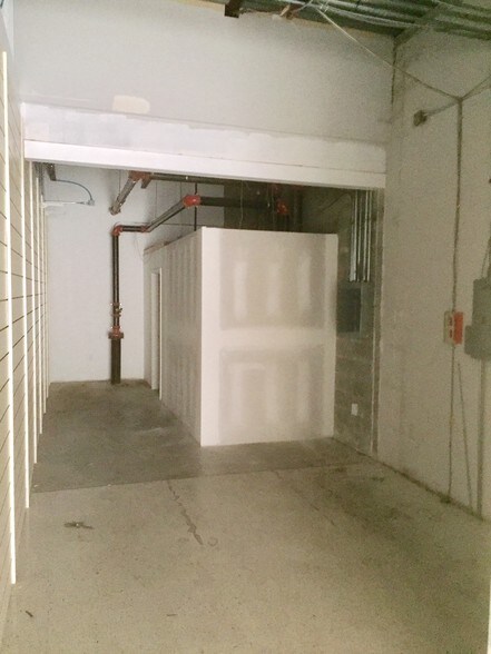 More Photos Of 5600 Milgen Rd, Columbus Storefront For Lease