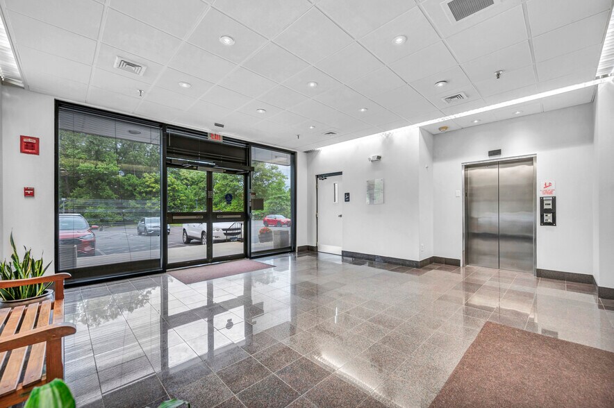 More Photos Of 290 Roberts St, East Hartford Office For Lease