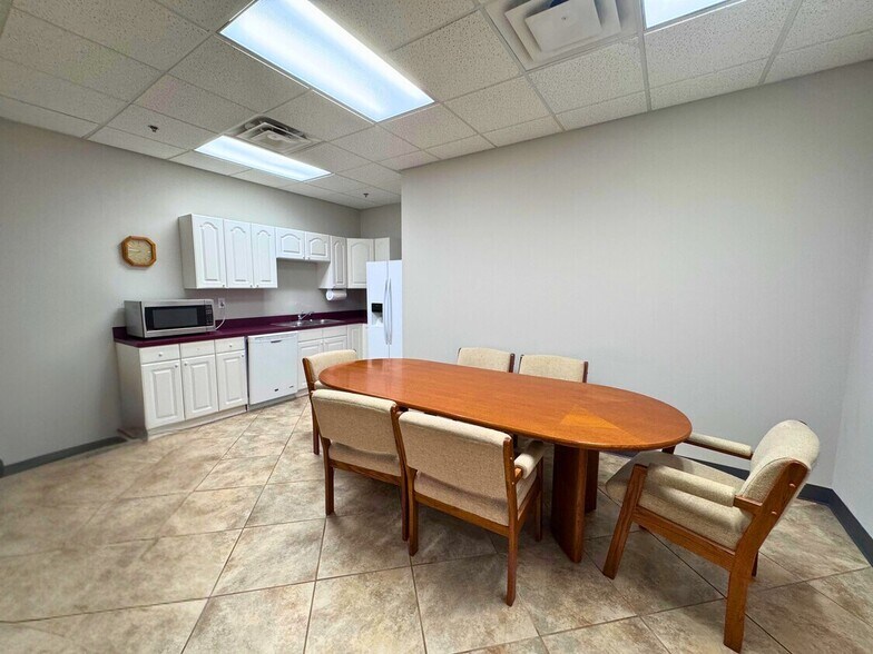 More Photos Of 975 Cobb Place Blvd, Kennesaw Light Distribution For Sale