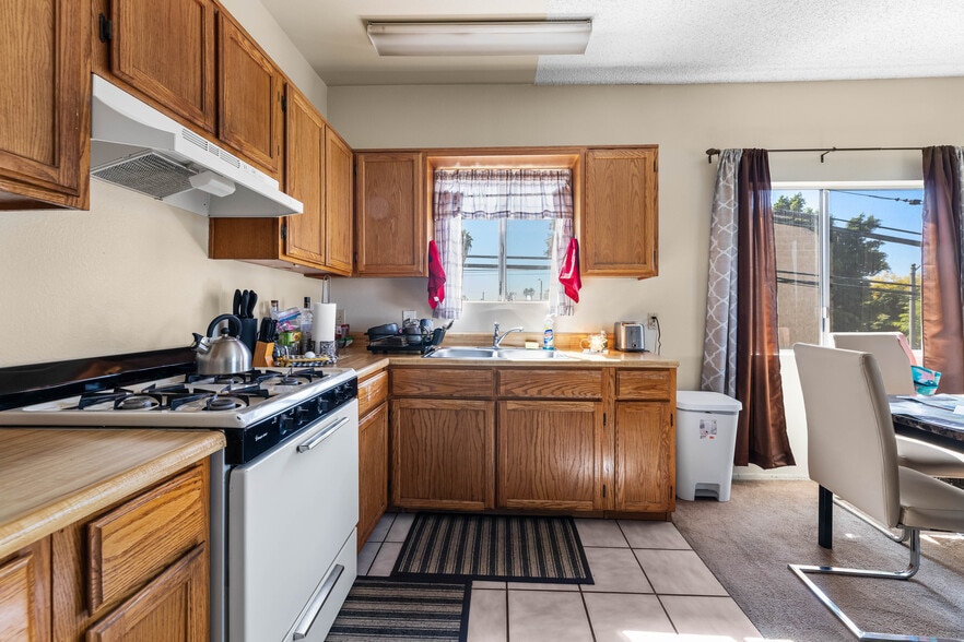 More Photos Of 1858 S Orange Dr, Los Angeles Apartments For Sale