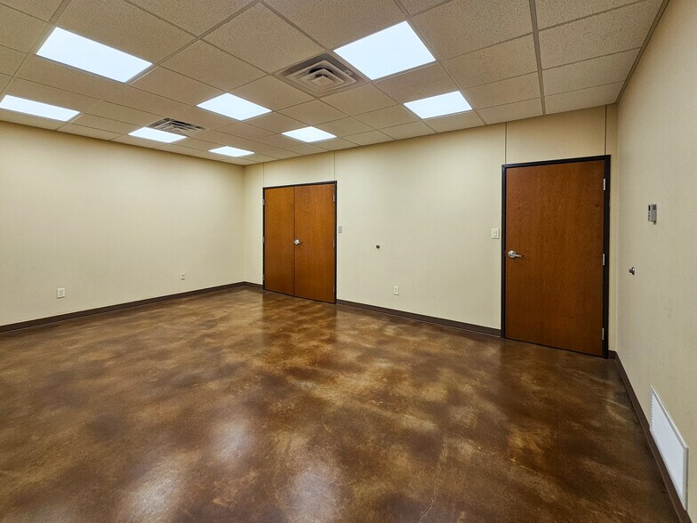 More Photos Of 110 CR 141, Sweetwater Warehouse For Sale